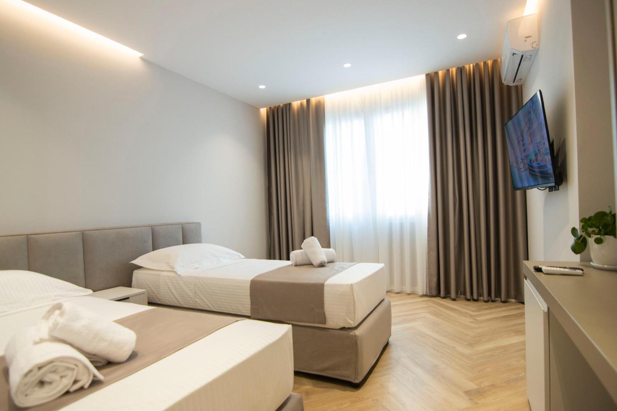 Mina Luxury * Tiranë