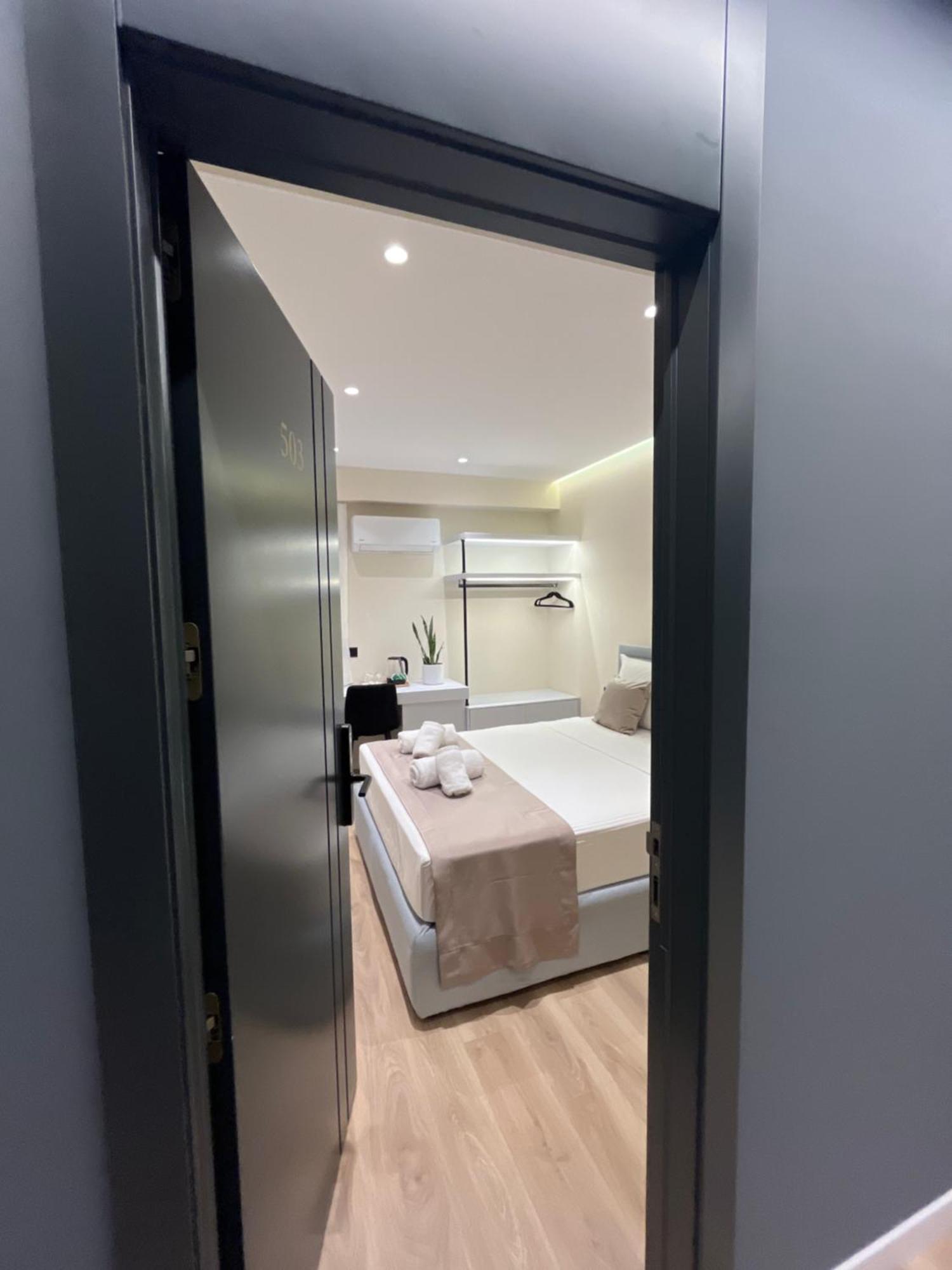 Mina Luxury Tiranë