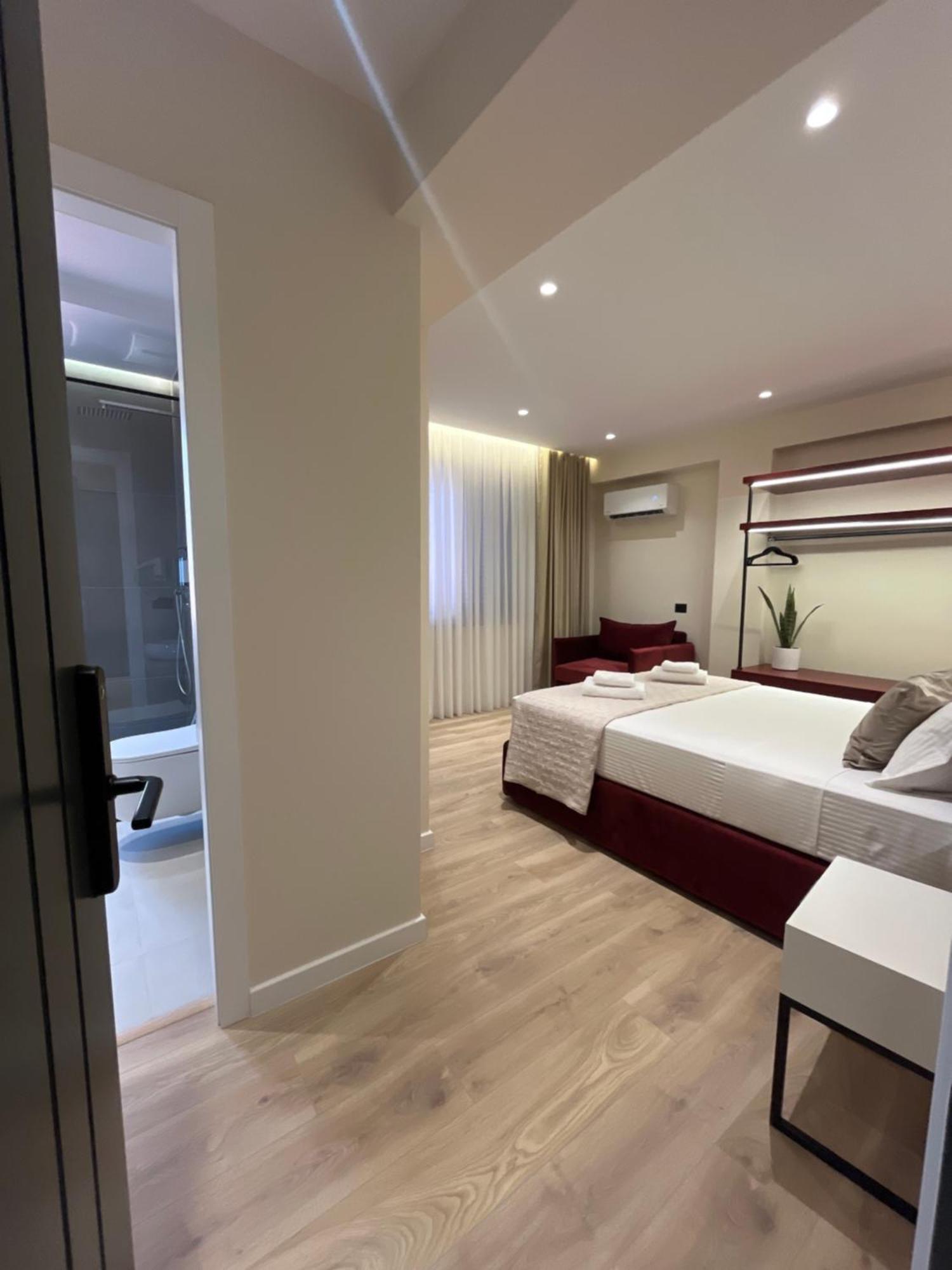 Mina Luxury *